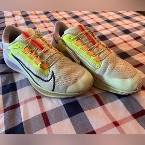 NIKE Air Zoom Pegasus 38 Flyease - Men’s size 10 - Used Condition